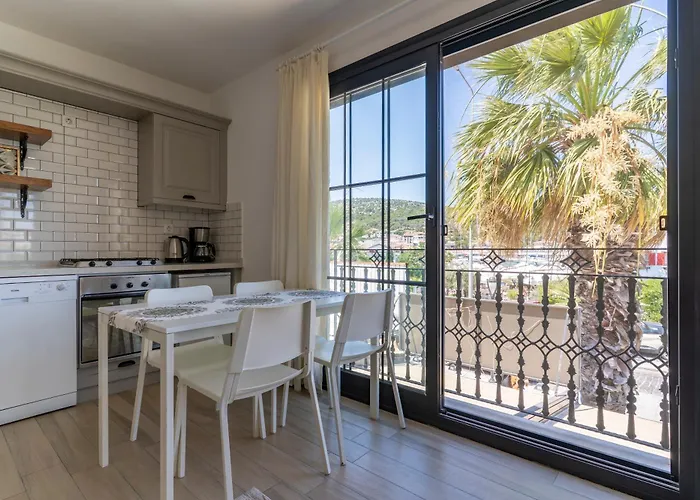 Naro Marina Apartamento Çeşme