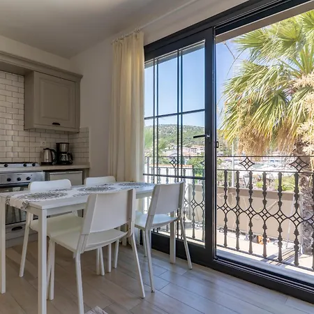 Naro Marina Apartment Cesme